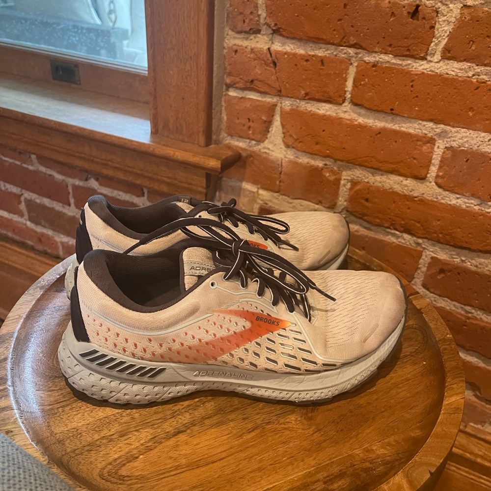 Brooks adrenaline sneakers size 9. Worn 2x and a bit too big for me.
